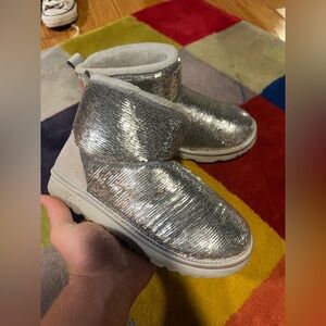 KIDS  SILVER UGG CLASSIC MINI MIRROR BALL SEQUIN BOOTS